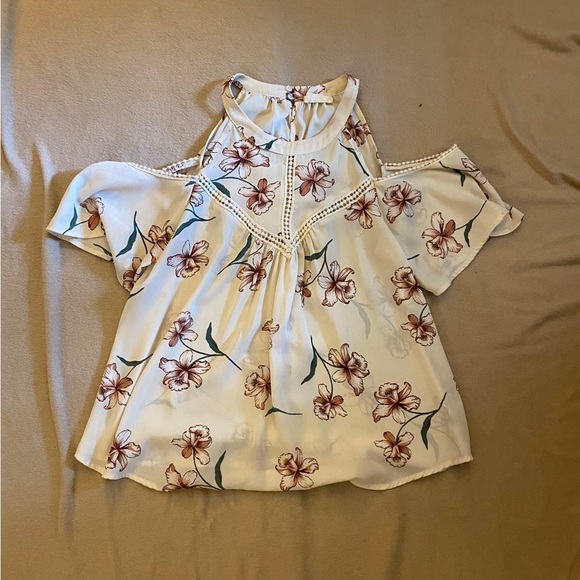 Floral Blouse with Shoulder Cut Outs - Picture 2 of 2